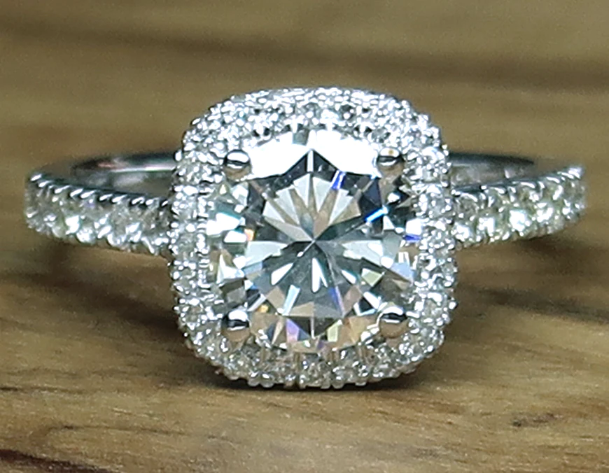 Crafting Perfection: The Art of Customizing Your Diamond Solitaire...