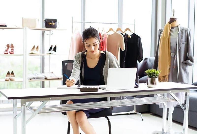 How to Start an Online Clothing Store Successfully in 2025? - Foduu