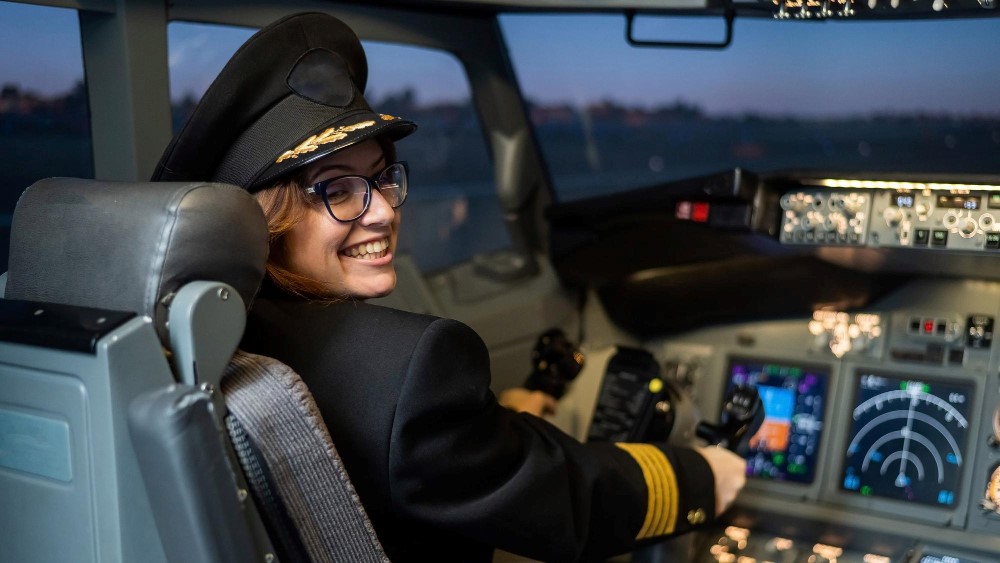 Role of Technology in Modern Flight Training - Expert Guide